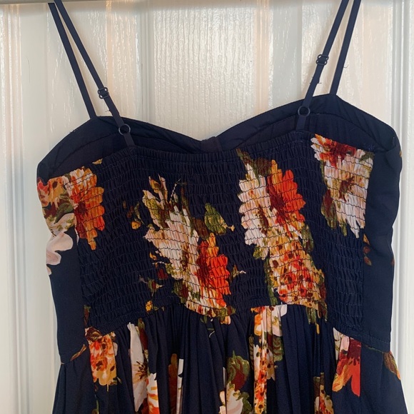 Summer dress - Picture 2 of 5